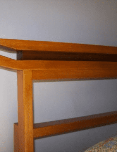 Low profile platform king size bed