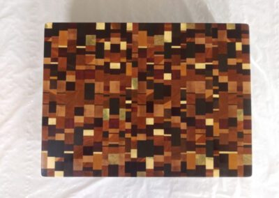 Round end grain cutting board